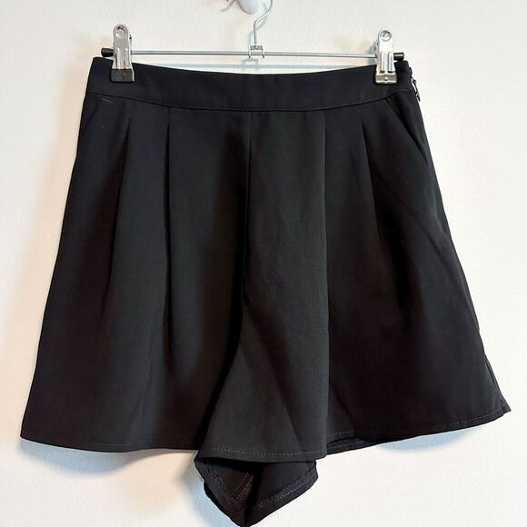 TopShop Black Tailored Style Pleat Front Relaxed Fit Dressy Shorts NWT Size 2 - Picture 3 of 9